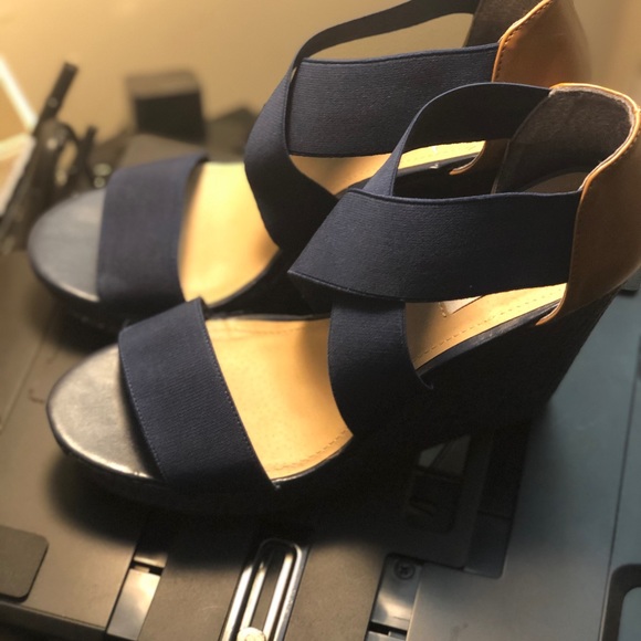 Steve Madden Wedge Sandal - Picture 3 of 11